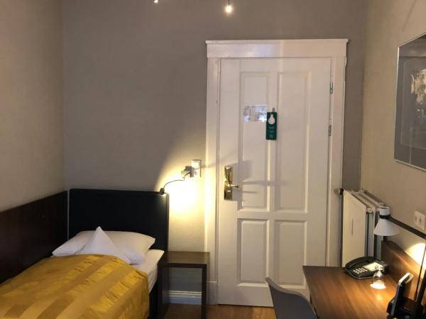 Hotel Wagner im Dammtorpalais : photo 6 de la chambre chambre simple