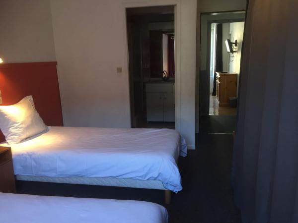 Hôtel de Londres : photo 4 de la chambre chambre familiale (2 adultes + 3 enfants)