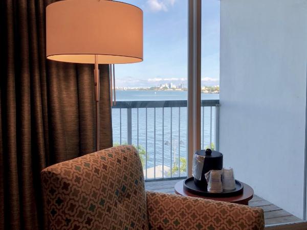 Best Western On The Bay Inn & Marina : photo 4 de la chambre chambre avec 2 lits queen-size - vue sur baie