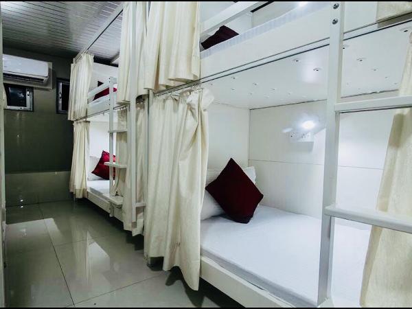 Qubestay Airport Capsule Hotel & Hostel : photo 5 de la chambre lit dans dortoir mixte de 10 lits