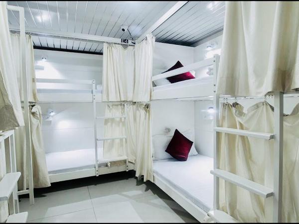 Qubestay Airport Capsule Hotel & Hostel : photo 4 de la chambre lit dans dortoir mixte de 10 lits