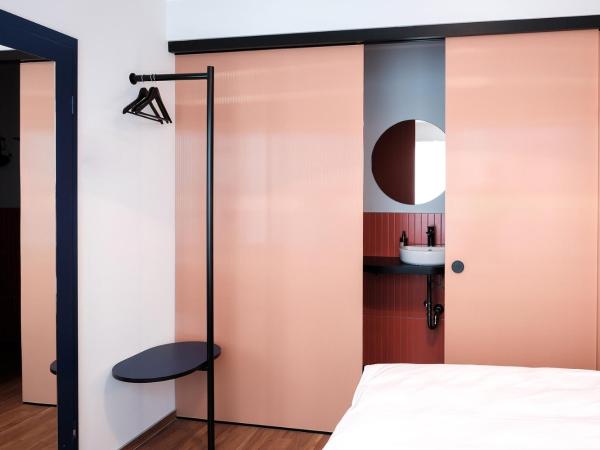 The Dot | 24/7 Checkin : photo 7 de la chambre chambre double avec salle de bains privative