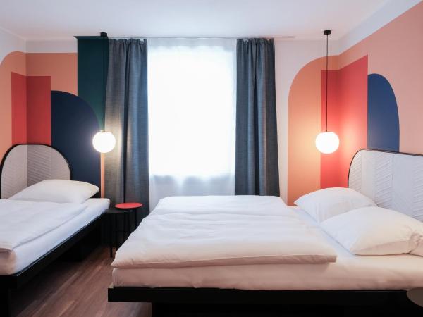 The Dot | 24/7 Checkin : photo 4 de la chambre chambre triple avec salle de bains privative