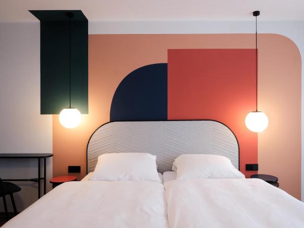 The Dot | 24/7 Checkin : photo 4 de la chambre chambre quadruple avec salle de bains privative