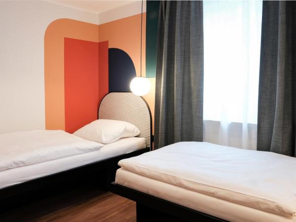 The Dot | 24/7 Checkin : photo 5 de la chambre chambre lits jumeaux avec salle de bains privative