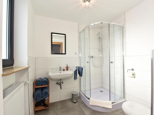 1a Gästehaus am Hafen : photo 2 de la chambre chambre triple avec douche