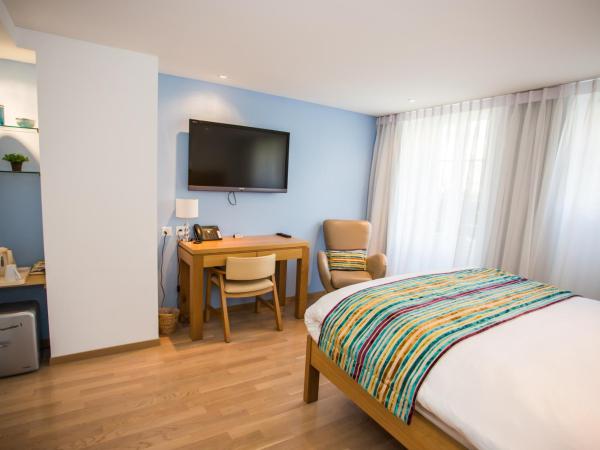 Guest House Le Charlot : photo 4 de la chambre chambre double deluxe - vue sur jardin