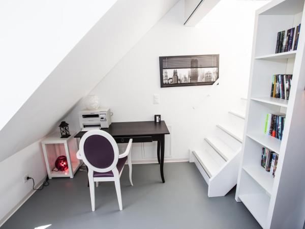Guest House Le Charlot : photo 10 de la chambre appartement en duplex