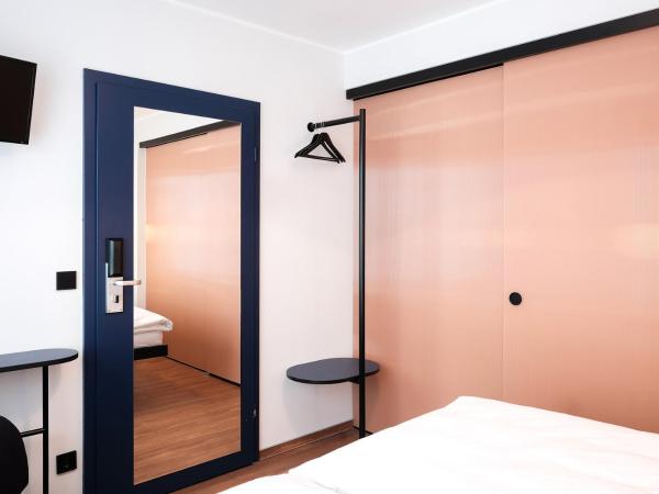 The Dot | 24/7 Checkin : photo 3 de la chambre chambre lits jumeaux avec salle de bains privative