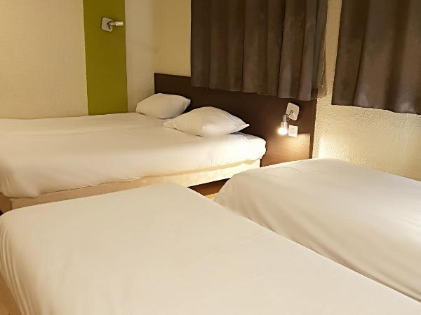 Hotel Primo Colmar Centre : photo 2 de la chambre chambre quadruple avec 4 lits simples