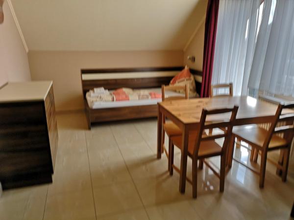 Borostyán Panzió Balatonfüred : photo 2 de la chambre appartement - vue sur piscine 