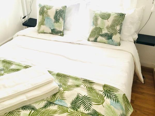 Rooms4All : photo 2 de la chambre petite chambre double avec salle de bains commune