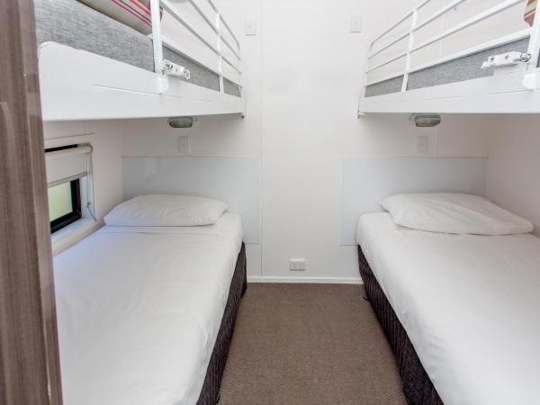 BIG4 Melbourne Holiday Park : photo 5 de la chambre two bedroom deluxe villa (6 berth)