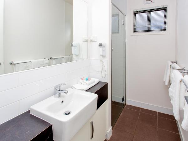 BIG4 Melbourne Holiday Park : photo 6 de la chambre two bedroom deluxe villa (6 berth)