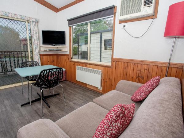BIG4 Melbourne Holiday Park : photo 2 de la chambre one bedroom superior cottage (2 berth)