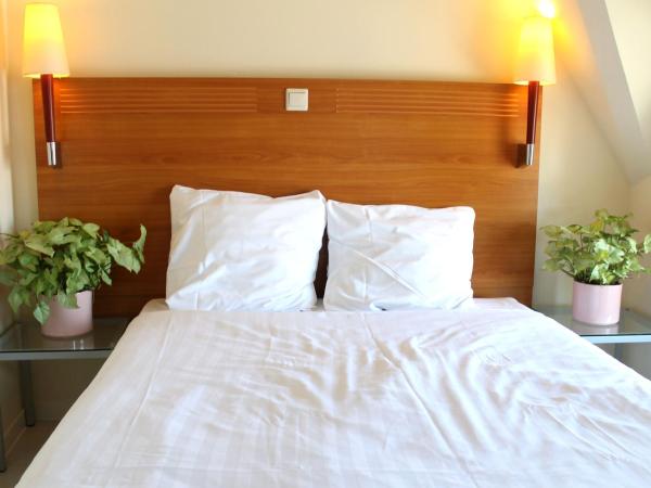 Hotel Isis : photo 8 de la chambre chambre double avec salle de bains privative