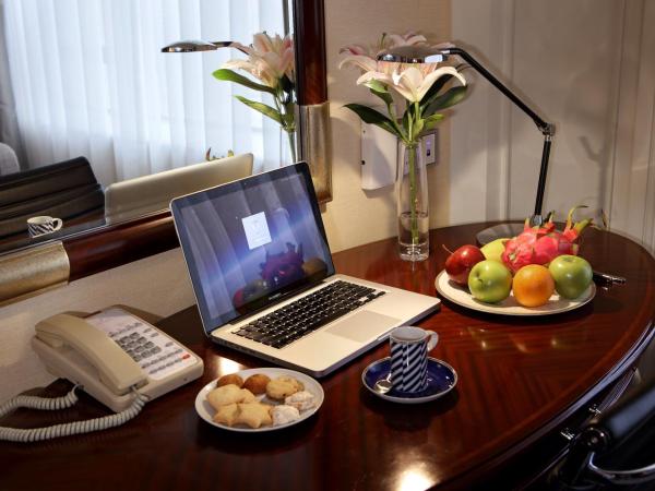 Hotel Royal Macau : photo 4 de la chambre chambre lit king-size royale premier avec 2 petits-déjeuners, 2 goûters et les avantages du salon
