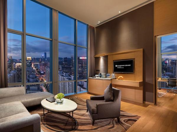 Shenzhen Futian Wyndham Grand : photo 1 de la chambre suite de luxe avec avantages club 