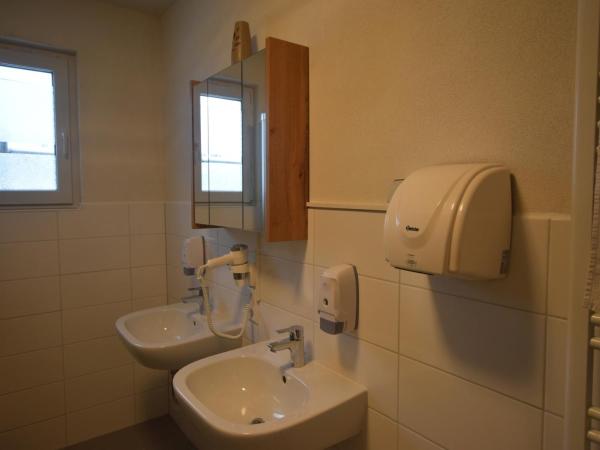 AB Möhringen Messe Zimmer : photo 1 de la chambre chambre triple avec salle de bains commune