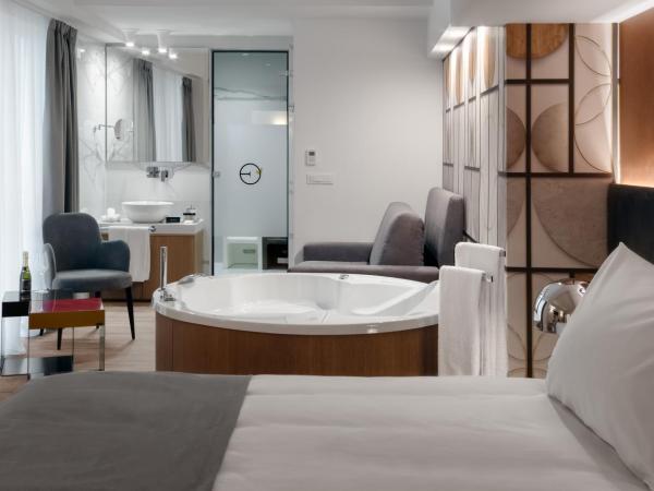 Elia Ermou Athens Hotel : photo 2 de la chambre suite junior avec hammam et jacuzzi