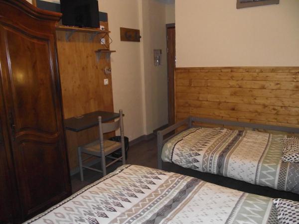 Hotel Valérie : photo 1 de la chambre chambre triple nord - vue sur montagne 