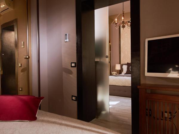 Villa Tower Inn : photo 3 de la chambre suite deluxe avec balcon