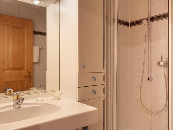 Hotel Jägerhof : photo 3 de la chambre suite familiale