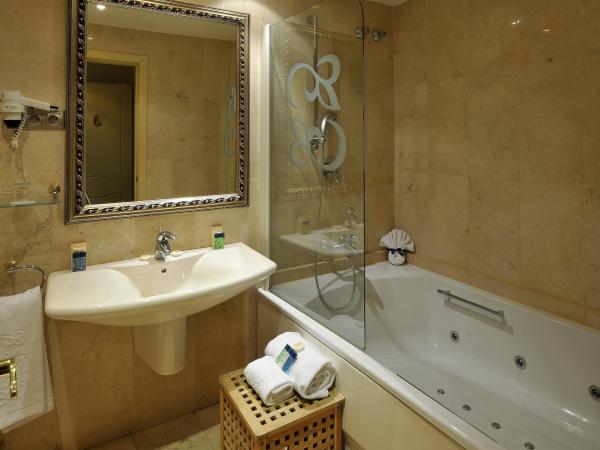 Hotel Roger de Llúria : photo 4 de la chambre chambre de luxe avec bain à remous