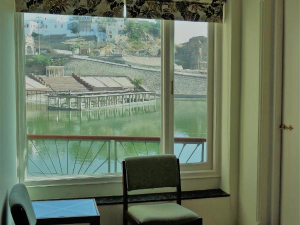 Lakeside Inn Ratanada : photo 6 de la chambre chambre double avec balcon