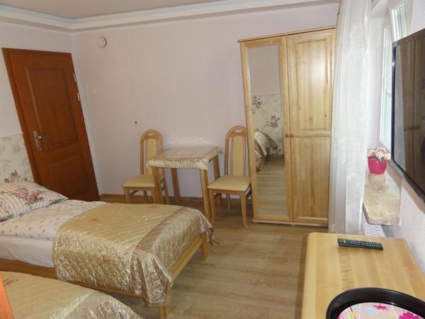 Sopot Roza Apartments : photo 1 de la chambre chambre double ou lits jumeaux avec douche