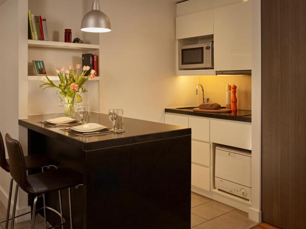 Citadines Trafalgar Square : photo 5 de la chambre studio