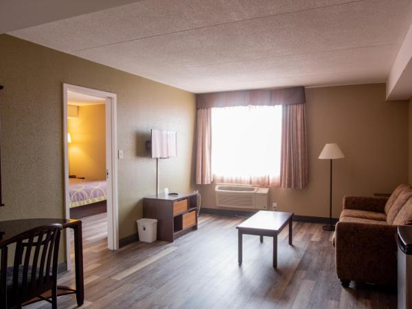 Super 8 by Wyndham Mississauga : photo 2 de la chambre suite studio lit king-size - non-fumeurs