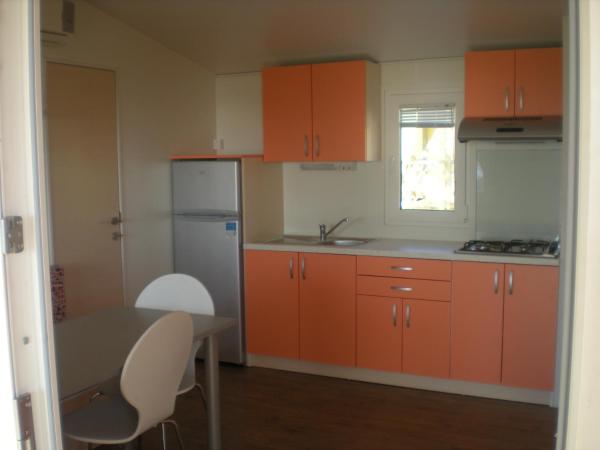 Naturist Mobile Homes Eden in FKK Ulika : photo 5 de la chambre mobile home 2 chambres avec terrasse