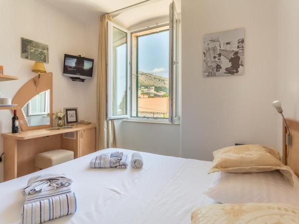 Double Room Lukre with city view : photo 3 de la chambre chambre double avec terrasse - vue sur ville