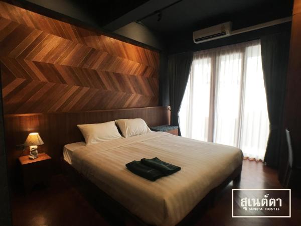 Suneta Hostel Chiangmai : photo 1 de la chambre chambre double ou lits jumeaux avec salle de bains