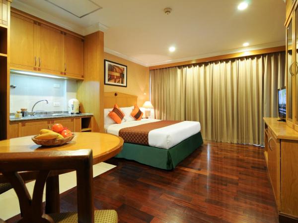 Admiral Suites Bangkok : photo 1 de la chambre studio supérieur avec balcon