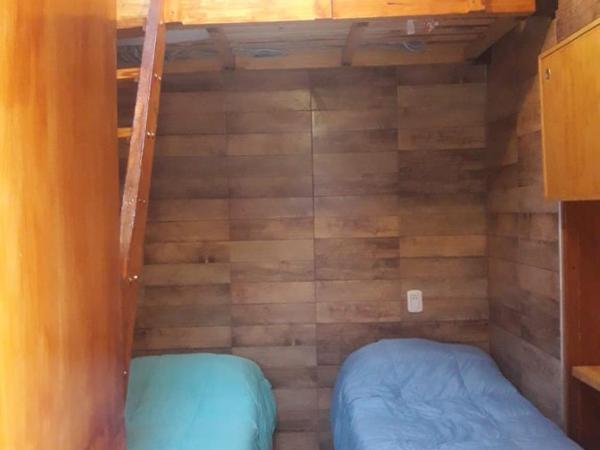 Hostel Ruca Potu : photo 2 de la chambre chambre triple avec salle de bains commune