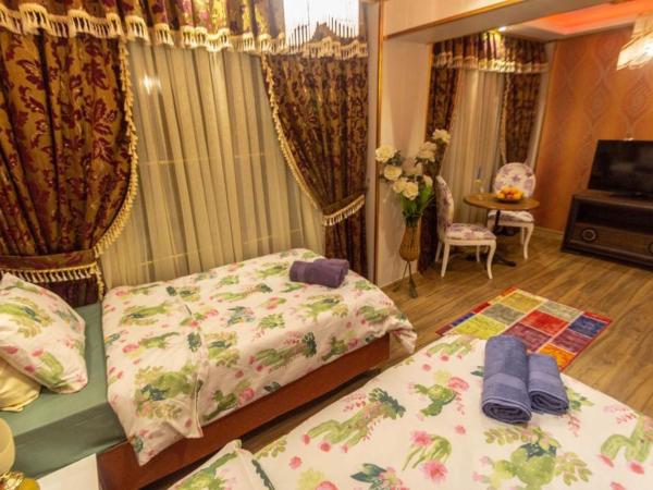 MARKO PASA KONAGİ : photo 2 de la chambre chambre lits jumeaux avec balcon