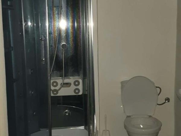 U Betty - Ostrava Centrum : photo 1 de la chambre chambre quadruple Économique avec salle de bains commune