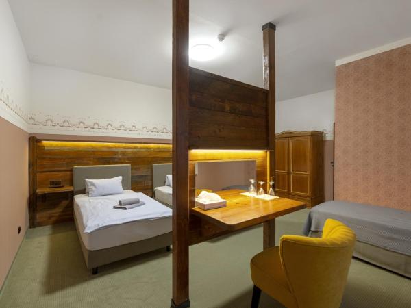 Hotel U Simla : photo 6 de la chambre chambre lits jumeaux avec lit d’appoint - 301