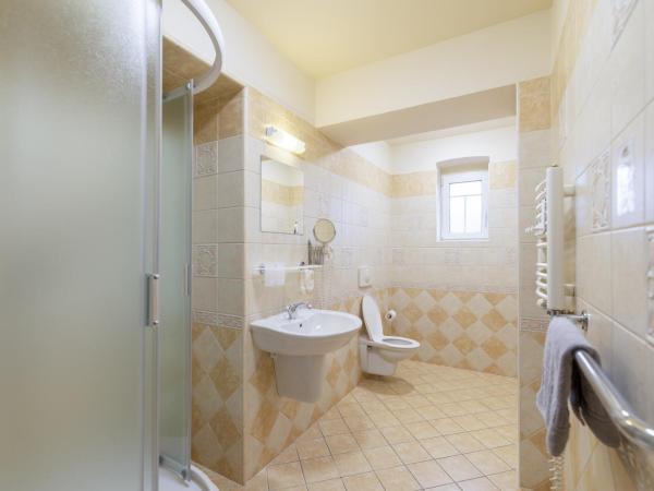 Hotel U Simla : photo 5 de la chambre chambre lits jumeaux avec lit d’appoint - 301