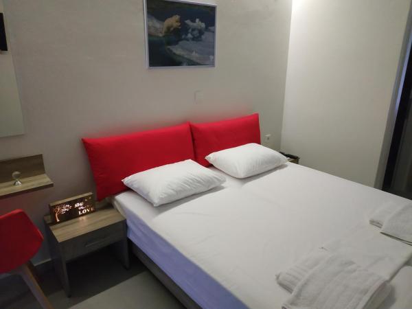 The 3 Brothers' Apts : photo 2 de la chambre chambre lits jumeaux avec douche