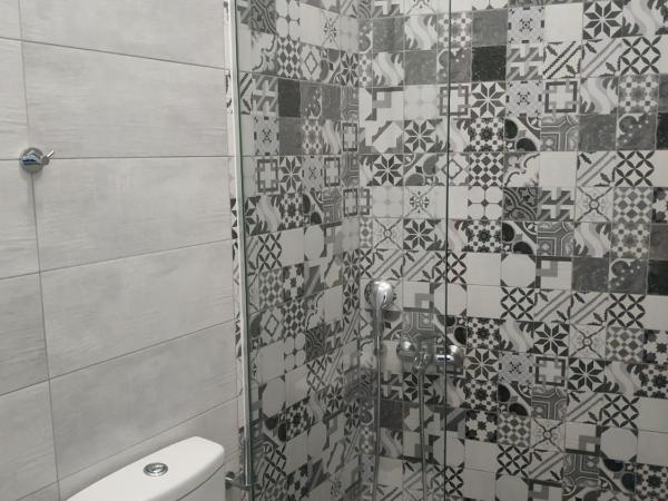 The 3 Brothers' Apts : photo 6 de la chambre chambre lits jumeaux avec douche