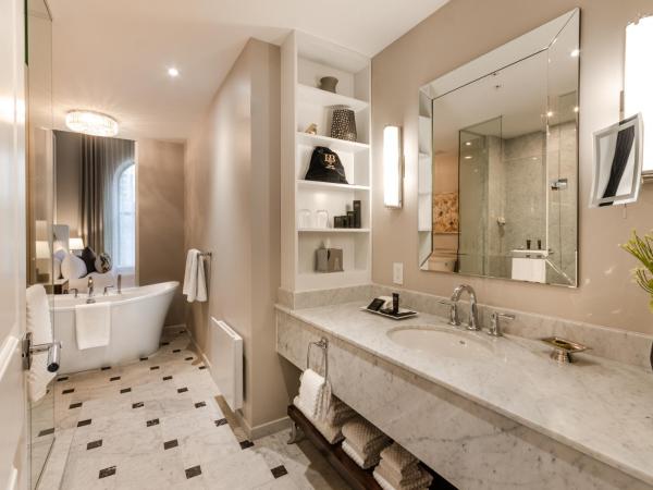 Hôtel Birks Montréal : photo 7 de la chambre hébergement avec 1 lit king-size - vue sur grand montréal