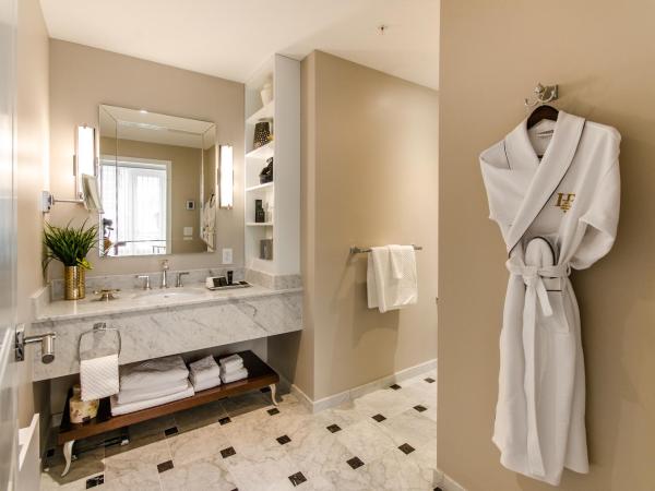 Hôtel Birks Montréal : photo 9 de la chambre chambre deluxe avec 1 lit king-size et terrasse