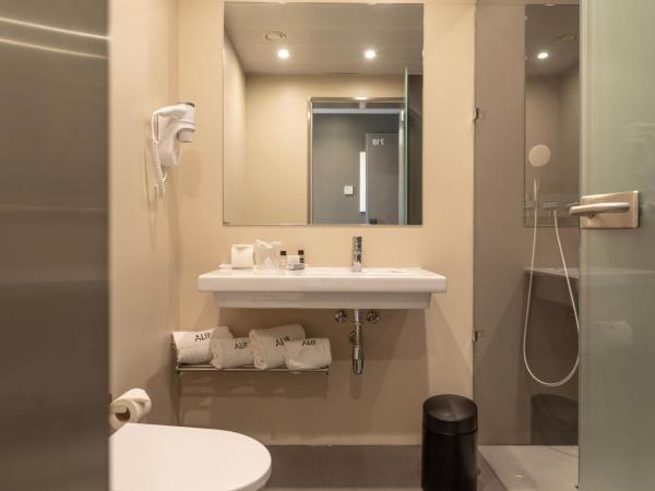 Hotel Alif Campo Pequeno : photo 3 de la chambre chambre double rénovée