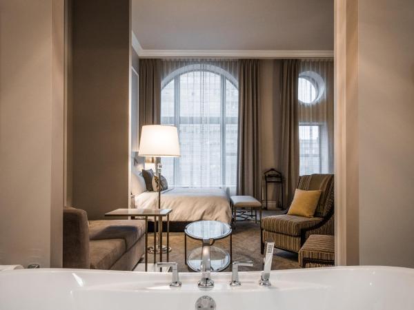Hôtel Birks Montréal : photo 4 de la chambre grand hébergement deluxe avec 1 lit king-size - vue sur jardin
