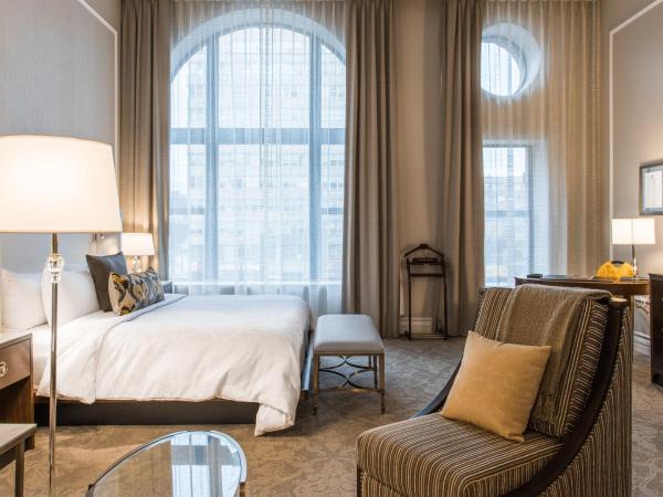 Hôtel Birks Montréal : photo 9 de la chambre grand hébergement deluxe avec 1 lit king-size - vue sur ville 