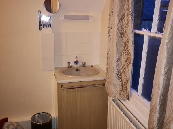 Westgate Hotel : photo 2 de la chambre chambre simple annexe avec salle de bains commune