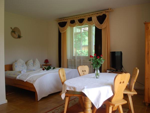 Biały Dworek : photo 1 de la chambre chambre familiale